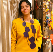 Carica l'immagine nel visualizzatore di Gallery, Collana in pelle con forme quadrate