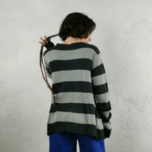 Carica l'immagine nel visualizzatore di Gallery, Maglia a righe in pura lana - Pezzo Unico