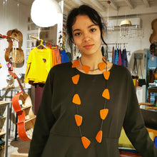 Carica l'immagine nel visualizzatore di Gallery, Collana in pelle con forme a trapezio