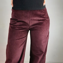 Carica l'immagine nel visualizzatore di Gallery, pantalone dritto velluto -pezzo unico