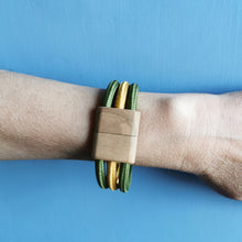 Carica l'immagine nel visualizzatore di Gallery, Bracciale Ecofriendly (3 cavi) in cavo elettrico rivestito e legno