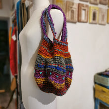 Carica l'immagine nel visualizzatore di Gallery, Borsa piccola coloratissima di lana - Pezzo unico