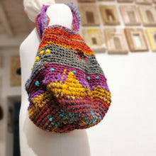 Carica l'immagine nel visualizzatore di Gallery, Borsa piccola coloratissima di lana - Pezzo unico