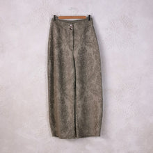Carica l'immagine nel visualizzatore di Gallery, Pantalone con bottoni in cotone damascato- Pezzo Unico