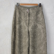 Carica l'immagine nel visualizzatore di Gallery, Pantalone con bottoni in cotone damascato- Pezzo Unico