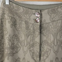 Carica l'immagine nel visualizzatore di Gallery, Pantalone con bottoni in cotone damascato- Pezzo Unico