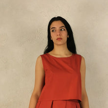 Carica l'immagine nel visualizzatore di Gallery, Canottiera corta color geranio - Pezzo Unico