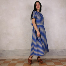 Carica l'immagine nel visualizzatore di Gallery, Camicia scollata sulla schiena a righe - Pezzo Unico