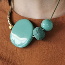 Carica l'immagine nel visualizzatore di Gallery, Collana girocollo Ecofriendly con elementi in ottone