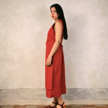 Carica l'immagine nel visualizzatore di Gallery, Abito scamiciato legato dietro color geranio - pezzo unico