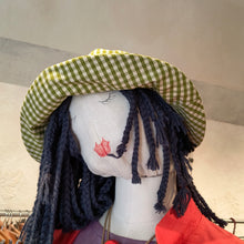 Carica l'immagine nel visualizzatore di Gallery, Cappello in tessuto a quadretti, modello a falda larga - Pezzo unico