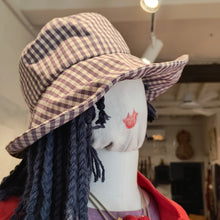 Carica l'immagine nel visualizzatore di Gallery, Cappello in tessuto a quadretti, modello a falda larga - Pezzo unico