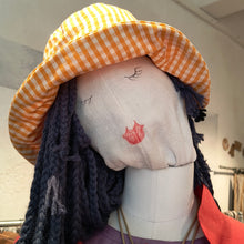 Carica l'immagine nel visualizzatore di Gallery, Cappello in tessuto a quadretti, modello a falda larga - Pezzo unico