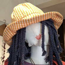Carica l'immagine nel visualizzatore di Gallery, Cappello in tessuto a quadretti, modello a falda larga - Pezzo unico