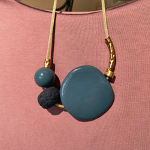 Carica l'immagine nel visualizzatore di Gallery, Collana girocollo Ecofriendly con elementi in ottone