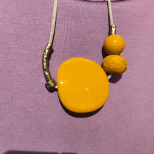 Carica l'immagine nel visualizzatore di Gallery, Collana girocollo Ecofriendly con elementi in ottone