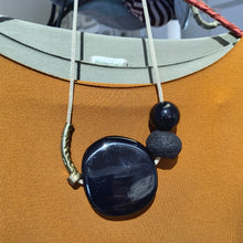 Carica l'immagine nel visualizzatore di Gallery, Collana girocollo Ecofriendly con elementi in ottone