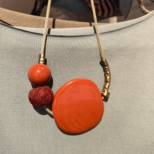 Carica l'immagine nel visualizzatore di Gallery, Collana girocollo Ecofriendly con elementi in ottone