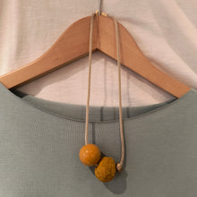 Carica l'immagine nel visualizzatore di Gallery, Collana Ecofriendly con due sfere