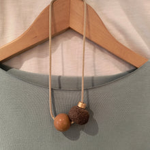 Carica l'immagine nel visualizzatore di Gallery, Collana Ecofriendly con due sfere