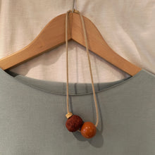 Carica l'immagine nel visualizzatore di Gallery, Collana Ecofriendly con due sfere