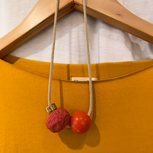 Carica l'immagine nel visualizzatore di Gallery, Collana Ecofriendly con due sfere