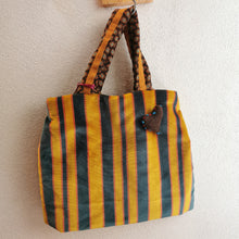Carica l'immagine nel visualizzatore di Gallery, Borsa media righe e fiori- Pezzo unico