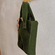 Carica l'immagine nel visualizzatore di Gallery, Borsa piccola in lana verde - Pezzo unico