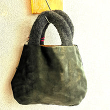 Carica l'immagine nel visualizzatore di Gallery, Borsetta manico tondo - Pezzo unico