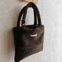 Carica l'immagine nel visualizzatore di Gallery, Borsa piccola in lana cotta - Pezzo unico
