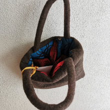Carica l'immagine nel visualizzatore di Gallery, Borsa piccola in lana cotta - Pezzo unico