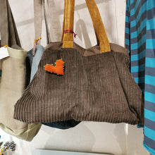 Carica l'immagine nel visualizzatore di Gallery, Borsa a trapezio - Pezzo unico