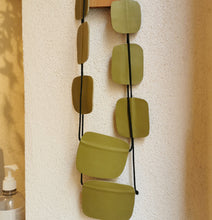 Carica l'immagine nel visualizzatore di Gallery, Collana in pelle con forme quadrate