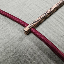 Carica l'immagine nel visualizzatore di Gallery, Collana in cavo elettrico rivestito e legno