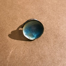 Carica l'immagine nel visualizzatore di Gallery, Anello in ottone smaltato a scodellina