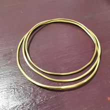 Carica l'immagine nel visualizzatore di Gallery, Bracciale cerchio in ottone - Pezzo unico
