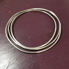 Carica l'immagine nel visualizzatore di Gallery, Bracciale cerchio in argento - Pezzo unico