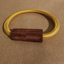 Carica l'immagine nel visualizzatore di Gallery, Bracciale Ecofriendly (1 cavo) in cavo elettrico rivestito e legno