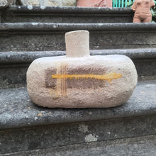 Carica l'immagine nel visualizzatore di Gallery, vaso in carta pesta n 1 - pezzo unico