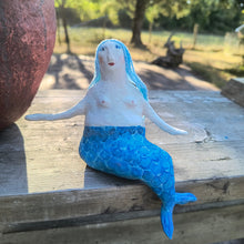 Carica l'immagine nel visualizzatore di Gallery, statuetta in carta pesta, Sirena - pezzo unico