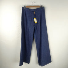 Carica l'immagine nel visualizzatore di Gallery, Pantalone largo con piega in jeans