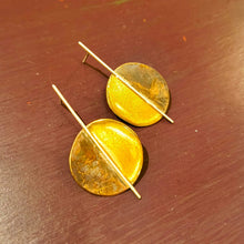 Carica l'immagine nel visualizzatore di Gallery, Orecchino di ottone smaltato simmetrico, vari colori