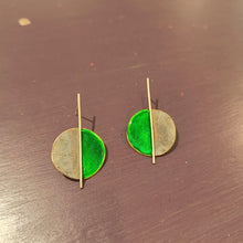 Carica l'immagine nel visualizzatore di Gallery, Orecchino di ottone smaltato simmetrico, vari colori