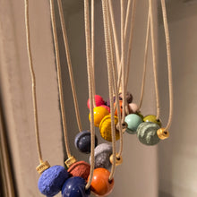 Carica l'immagine nel visualizzatore di Gallery, Collana Ecofriendly con due sfere