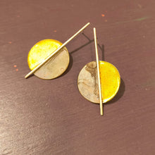 Carica l'immagine nel visualizzatore di Gallery, Orecchino di ottone smaltato simmetrico, vari colori
