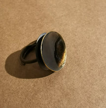 Carica l'immagine nel visualizzatore di Gallery, Anello in ottone smaltato a scodellina