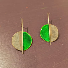 Carica l'immagine nel visualizzatore di Gallery, Orecchino di ottone smaltato simmetrico, vari colori