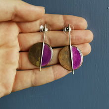 Carica l'immagine nel visualizzatore di Gallery, Orecchino di ottone smaltato simmetrico, vari colori