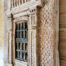 Carica l'immagine nel visualizzatore di Gallery, Bassorilievo in terracotta di porta/finestra da appendere - Pezzo Unico