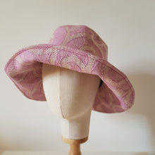Carica l'immagine nel visualizzatore di Gallery, Cappello in tessuto modello a falda larga, più varianti - Pezzo unico